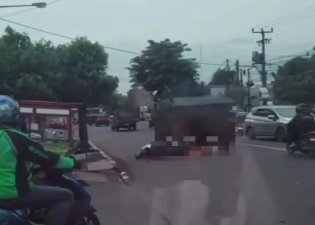Video viral kendaraan tempur TNI lindas pemotor di Purwakarta (Dok tangkapan layar)