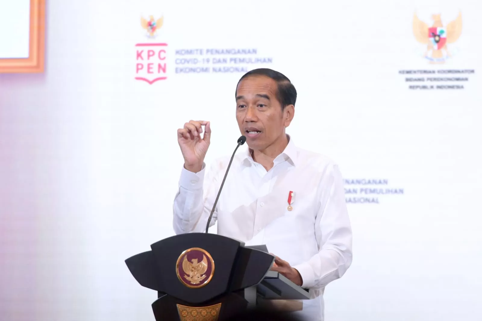 Presiden Jokowi memberi penjelasan terkait penangan pandemi Covid-19. 