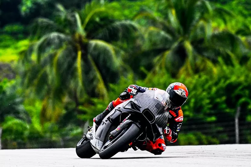 Perang aerodinamika baru di tes shakedown Sepang jelang tes pramusim MotoGP 2023 berlanjut dengan KTM merilis fairing baru. (Foto: MotoGP)