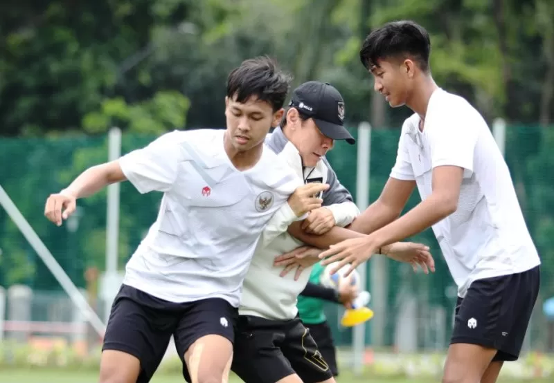 Ketua Umum PSSI mohon-mohon ke Persija dan Persib lepas pemain ke timnas Indonesia U-20. (Foto: PSSI)