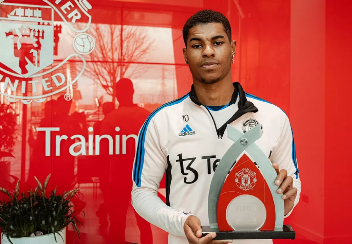 Marcus Rashford suka ngebut dengan mobil mahalnya dari Mercedes Benz. Foto: @MarcusRashford Twitter