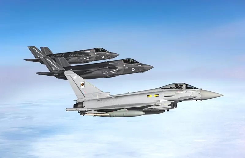 Rusia ancam Inggris jangan kirim jet tempur ke Ukraina. Militer Inggris saat ini mengandalkan dua jet tempur yaitu Eurotfighter Typhoon dan F-35B. (Foto: raf)