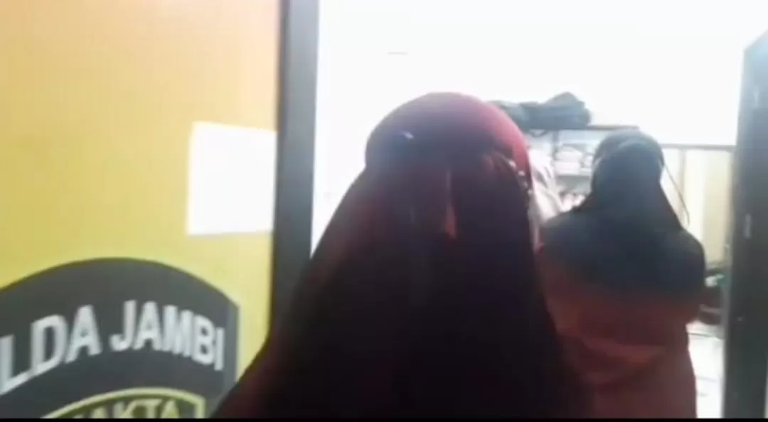 Wanita muda di Jambi cabuli 17 anak minta korbannya perbesar payudara (Dok tangkapan layar)