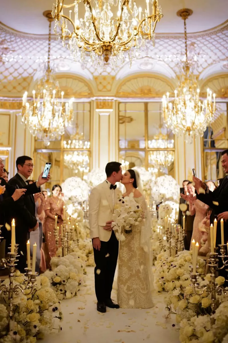 Pernikahan super mewah Kevin Sanjaya dengan Valencia Tanoesoedibjo di Paris. (Twitter/harrytanoe)