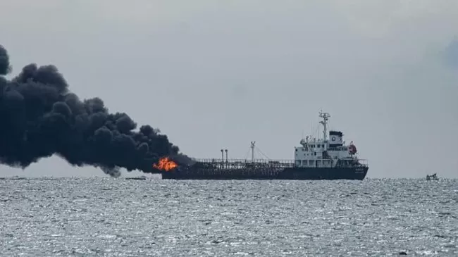 Kapal Pengangkut BBM Pertamina terbakar (Dok Instagram)