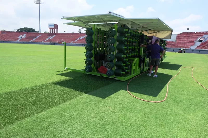 Setelah dijahit, rumput Stadion Kapten Dipta jadi wow dan siap menggelar pertandingan Piala Dunia U-20 2023. (Foto: Bali United)
