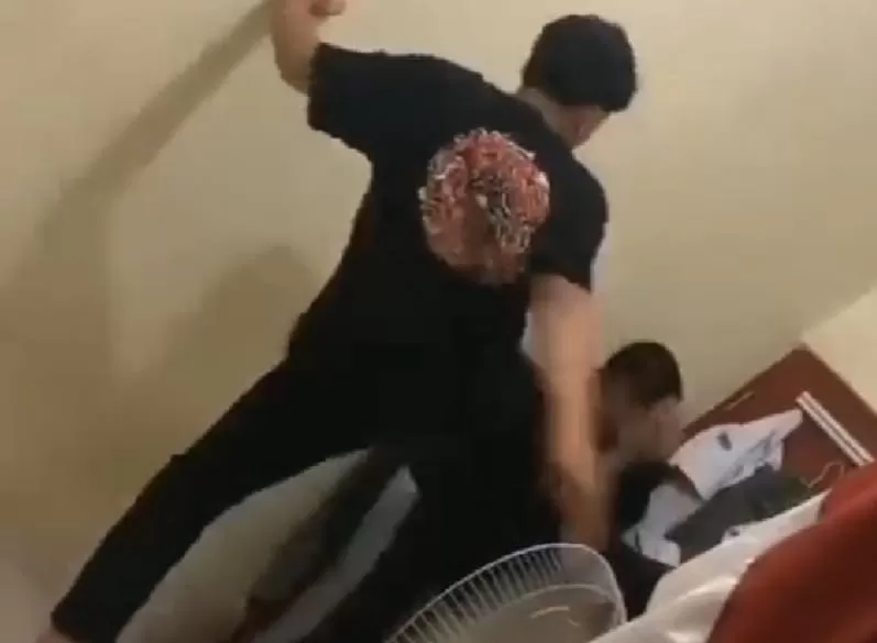 Video viral pelajar pesta miras oplosan alkohol 96 persen aniaya pelajar lain (tangkapan layar)