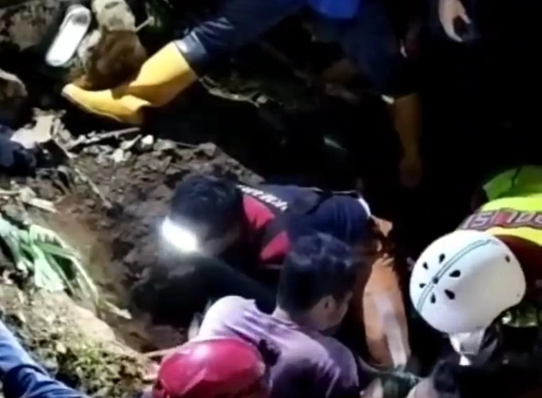 Longsor tebing penahan tanah (TPT) rel kereta api di Bogor  (tangkapan layar)