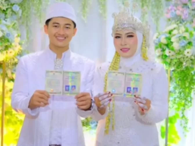 Viral kisah cinta guru dan murid yang menikah (tangkapan layar)