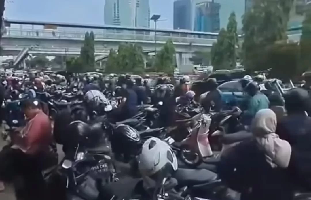Macet sampai ke Cawang imbas CFD di Polda Metro Jaya (Dok tangkapan layar)