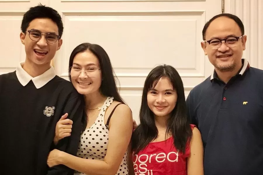 Iis Dahlia dan Satrio Dewandoro murka terkait isu Devano murtad. (Instagram/iisdahlia)