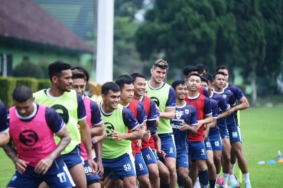 Prediksi skor Persib Bandung Vs Persikabo 1973 dalam jadwal Liga 1 hari ini. (Foto: Persib Bandung)