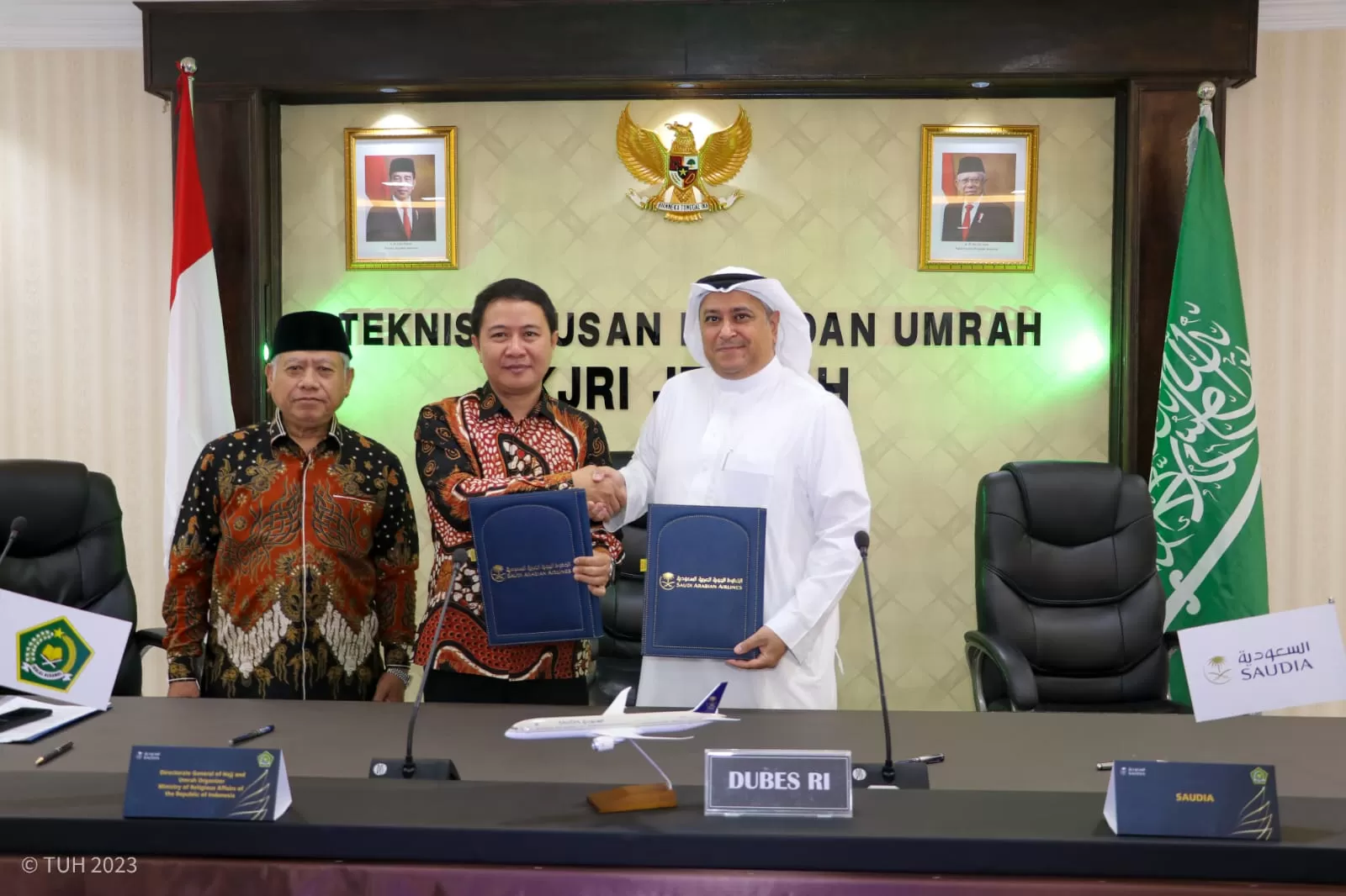  Dirjen PHU, Hilman Latief dan General Manager, Hajj and Umrah Revenue Management and Sales, Amer Al Ghamdi.