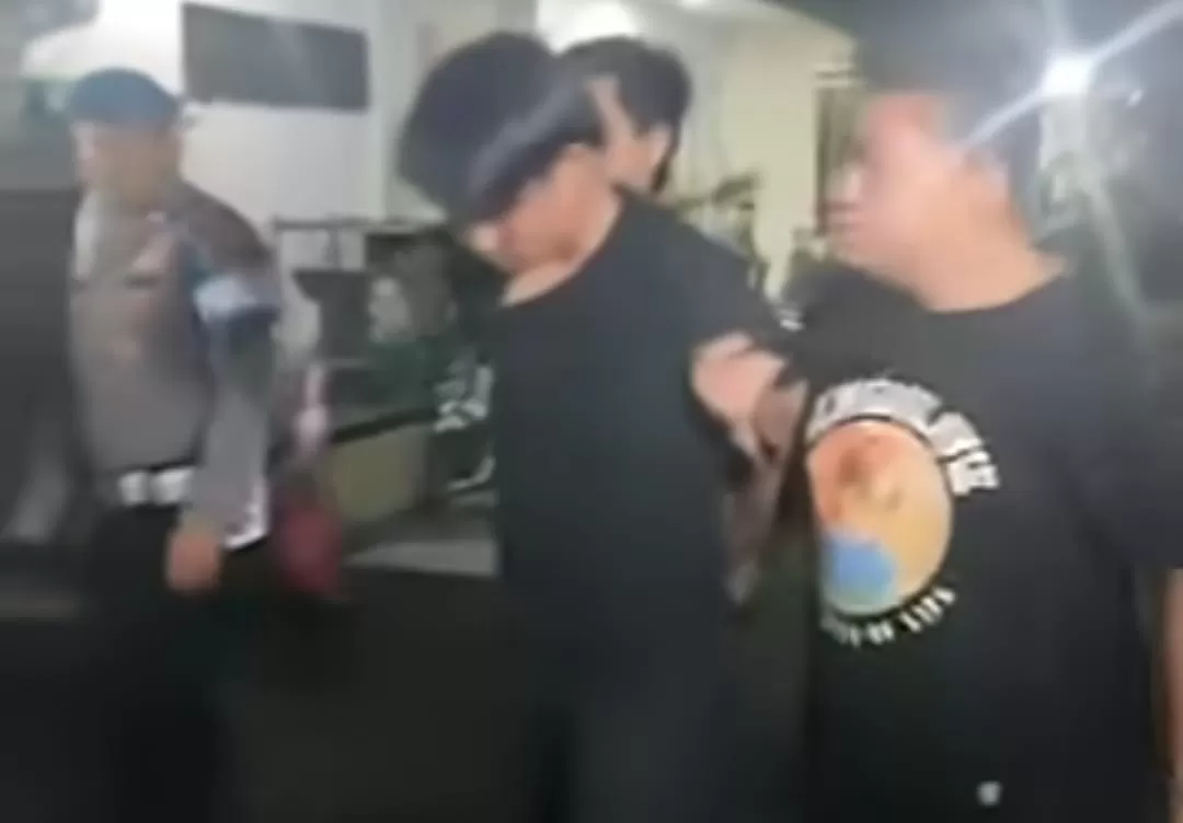 Pria aniaya pemuda di Kota Cimahi hingga kejang-kejang dibekuk polisi (Dok tangkapan layar) 