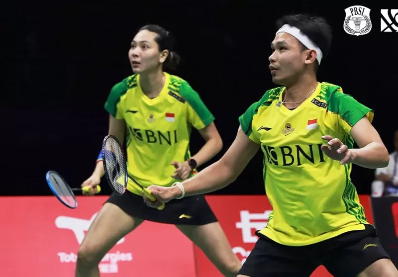 Hasil perempat final Piala Sudirman 2023. Rinov Rivaldy/Gloria Widjaja kalah di partai pertama dari ganda campuran China. (Foto: PBSI)