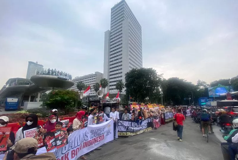 Pecinta sepak bola ramaikan pawai Timnas Indonesia U-22 usai meraih medali emas SEA Games 2023. (Foto: PSSI)