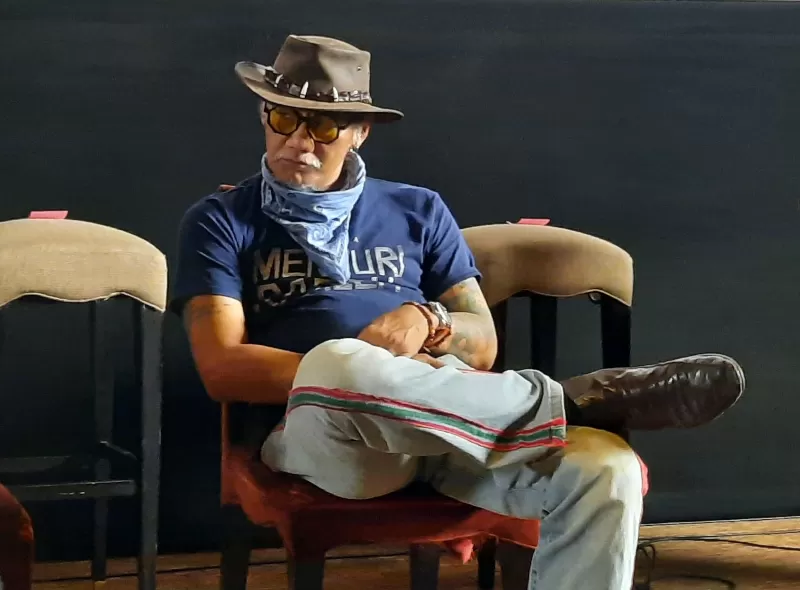 Tio Pakusadewo dan Uya Kuya bahas soal bisnis ilegal di penjara. (Instagram/tiopakusadewo)