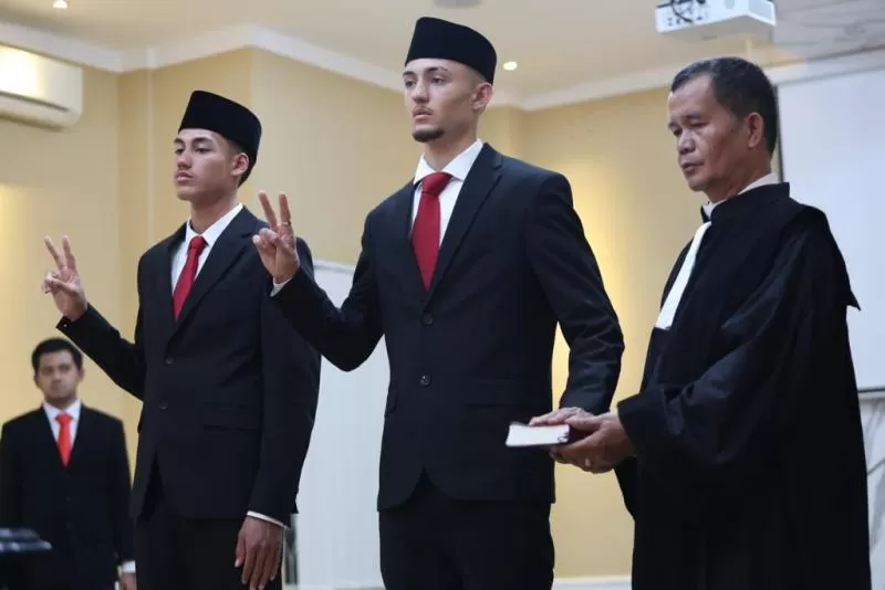 Rafael Struick dan Ivar Jenner resmi jadi WNI tapi belum bisa perkuat Timnas Indonesia. (Foto: PSSI)