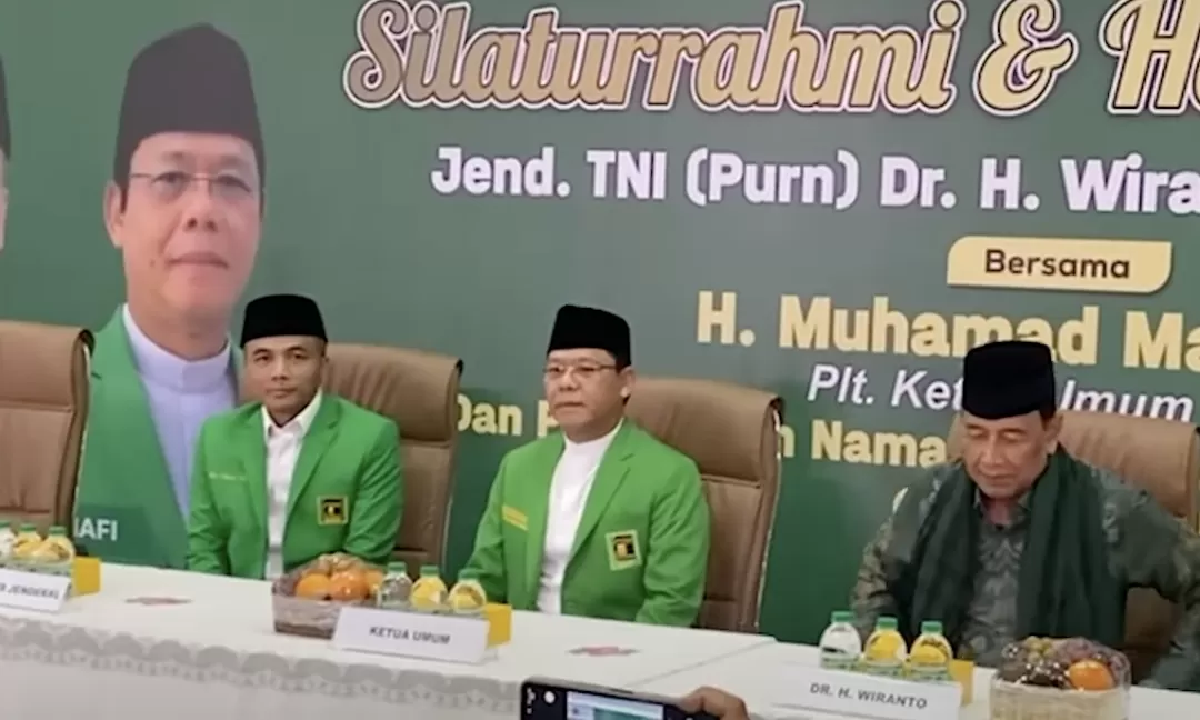 Wiranto bersama Ketum PPP Mardiono.
