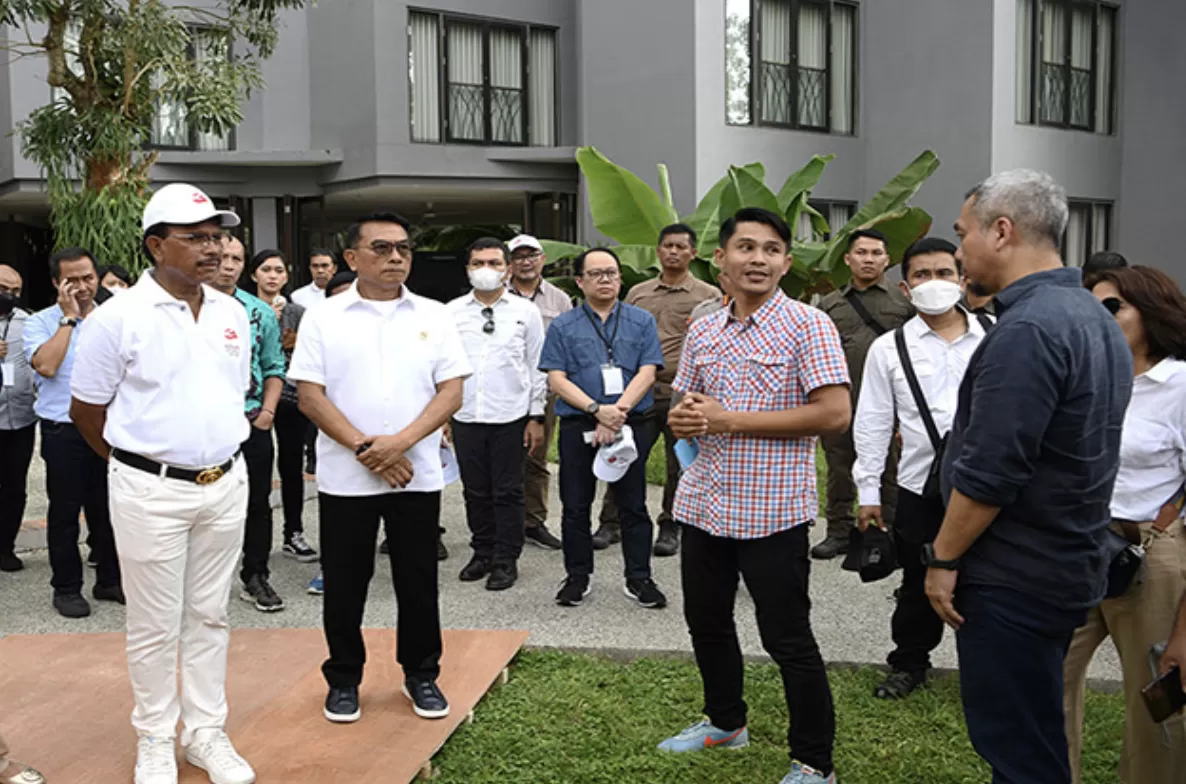 Menteri Komunikasi dan Informatika Johnny G. Plate dan Kepala Staf Kepresidenan Moeldoko mengunjungi Labuan Bajo, Manggarai Barat, Nusa Tenggara Timur.