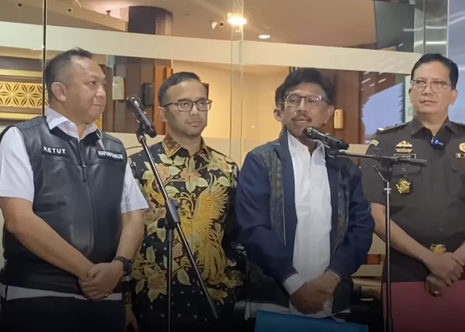 Menkominfo Johnny G Plate, usai menjalani pemeriksaan sebagai saksi kasus korupsi BTS.