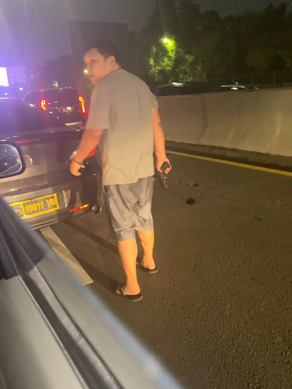 Kronologi lengkap pria berpistol todong dan aniaya sopir lain di Tol Tomang (Dok Istimewa)