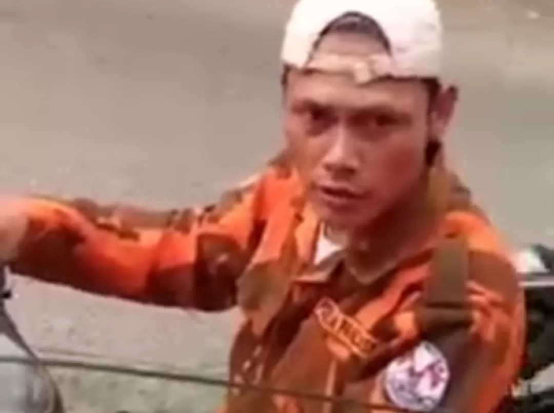 Pria berbaju Pemuda Pancasila palak sopir di Rancabungur, Bogor (tangkapan layar) 