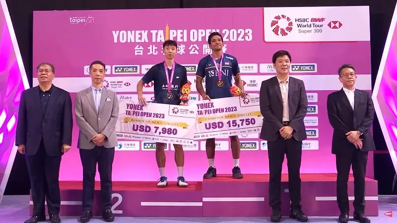 Hasil final Taipei Open 2023 dengan wakil Indonesia, Chico Aura Dwi Wardoyo, menjuarai sektor tunggal putra. (Foto: Tangkapan layar BWF Youtube)