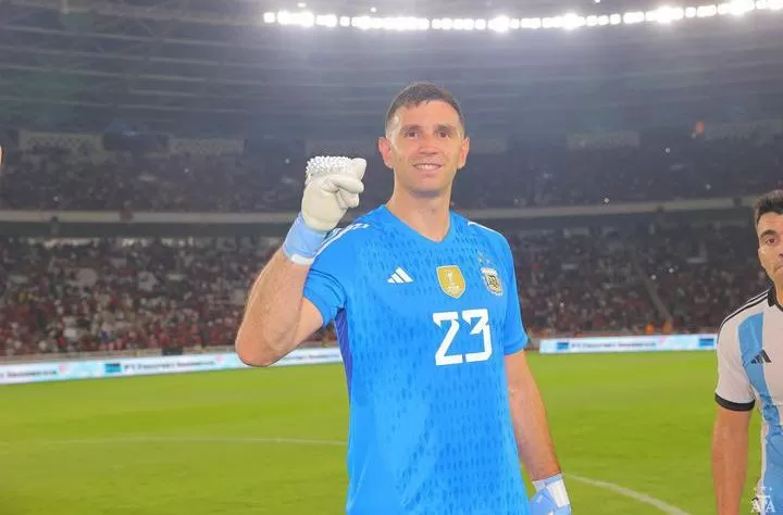 Emiliano Martinez ingin didatangkan Manchester United (sumber: instagram official Emiliano Martinez)