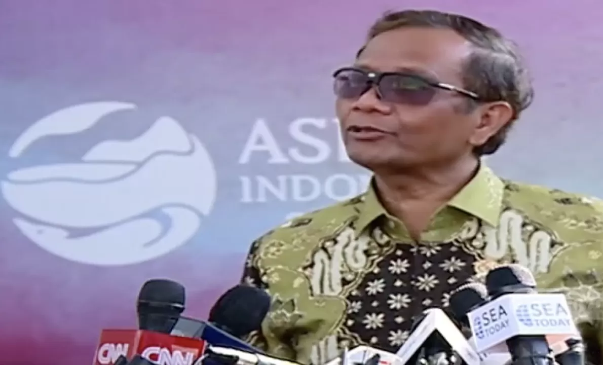 Mahfud MD sampaikan bahwa pemerintah akan tetap mengikuti keputusan Mahkamah Konstitusi (MK) terkat dengan perpanjangan masa jabatan Firli Bahuri dkk.