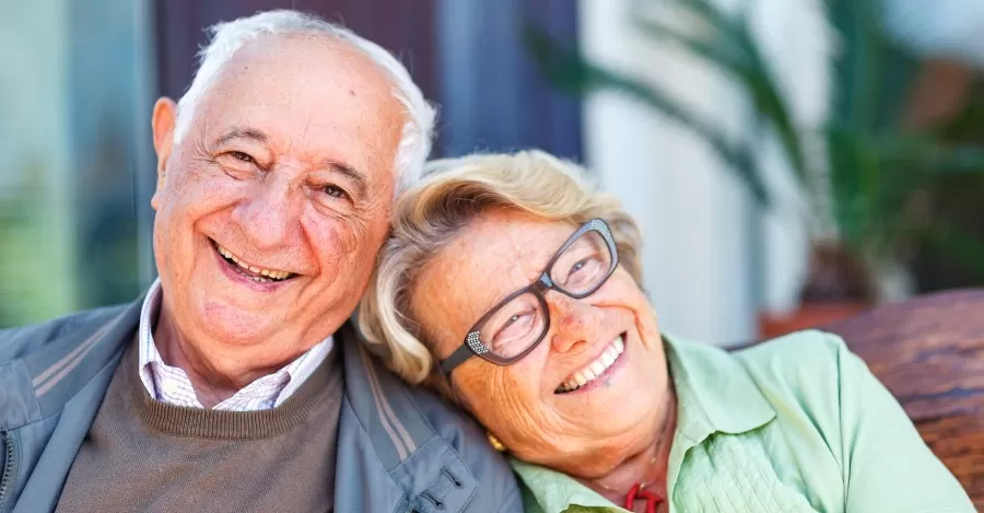 Tips menghadapi lansia yang rewel dilarang baper, ini menurut psikolog (Foto: canva by druvo)