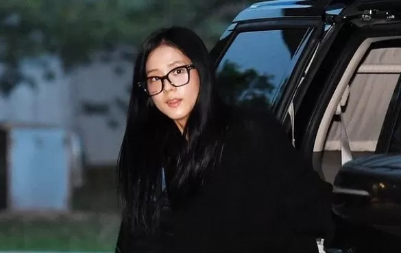 Jisoo BLACKPINK positif Covid-19. (Instagram @sooyaaa__)