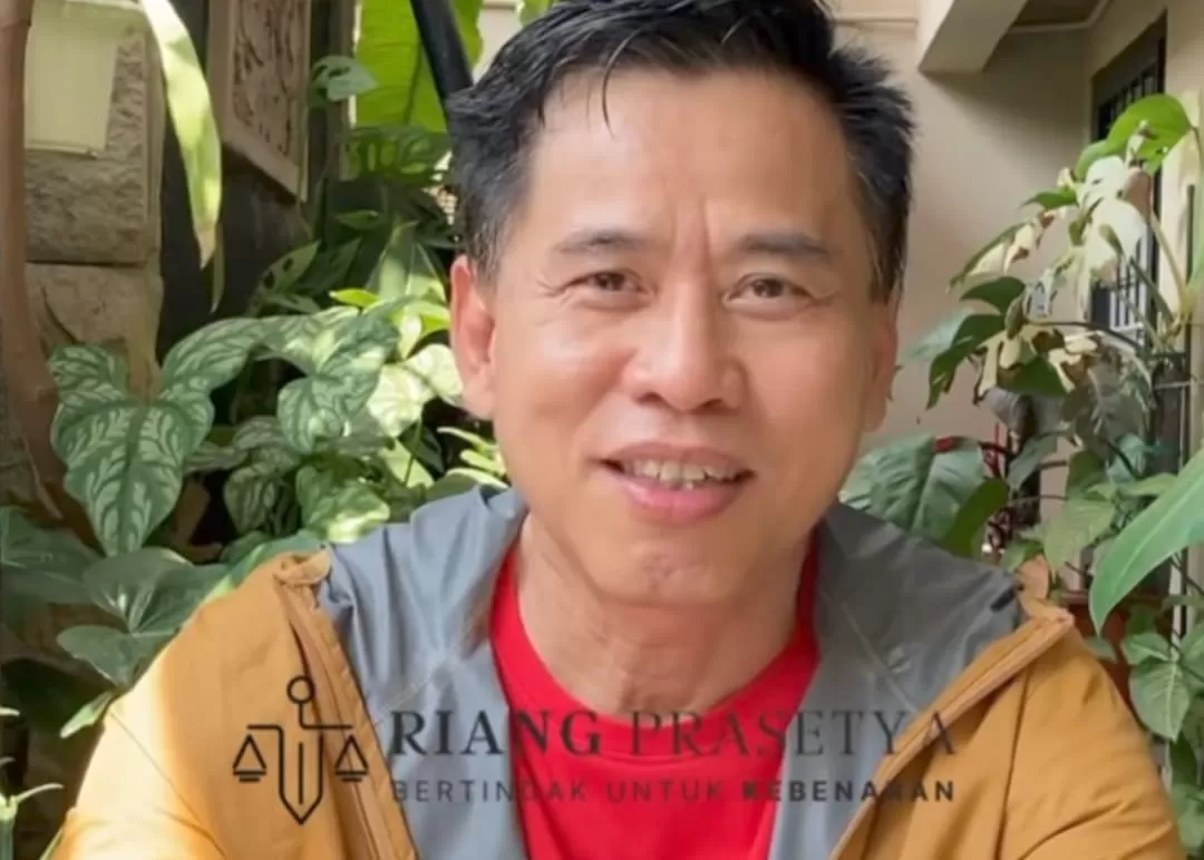 Ketua RT Riang Prasetya tantang kuasa hukum pemilim ruko Kamarudin Simanjuntak soal proyek 'Chinatown'. (Tangkapan layar YouTube)