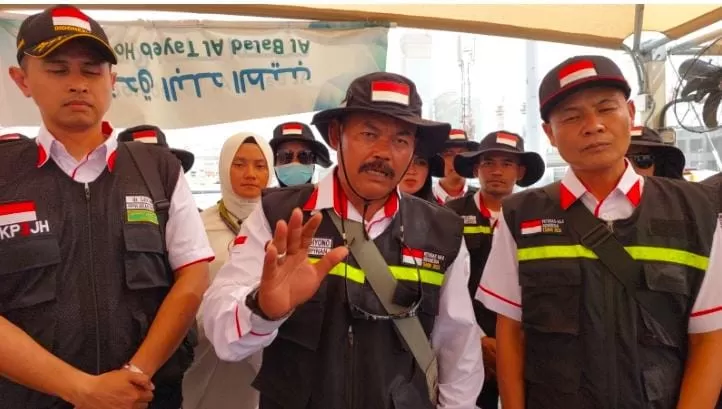 Kepala Sektor Khusus Masjidil Haram Slamet Budiono (tengah).