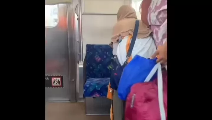Video Viral dengan narasi ibu dan anak diusir dari gerbong KRL (tangkapan layar)