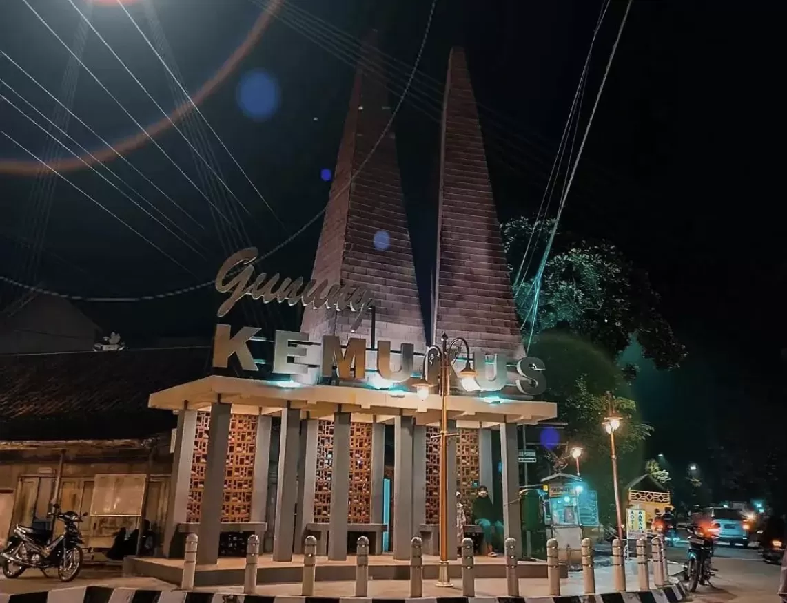 Gunung Kemukus di Kabupaten Sragen, Jawa Tengah, telah direvitalisasi menjadi objek wisata 