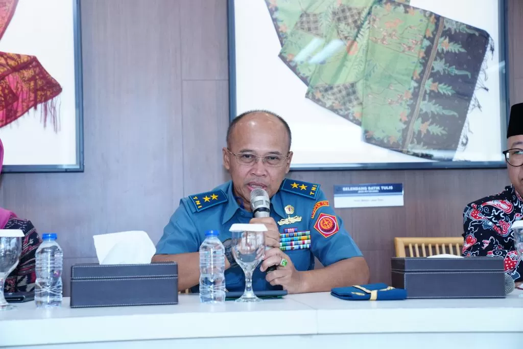 Kapuspen TNI Laksda TNI Julius Widjojono