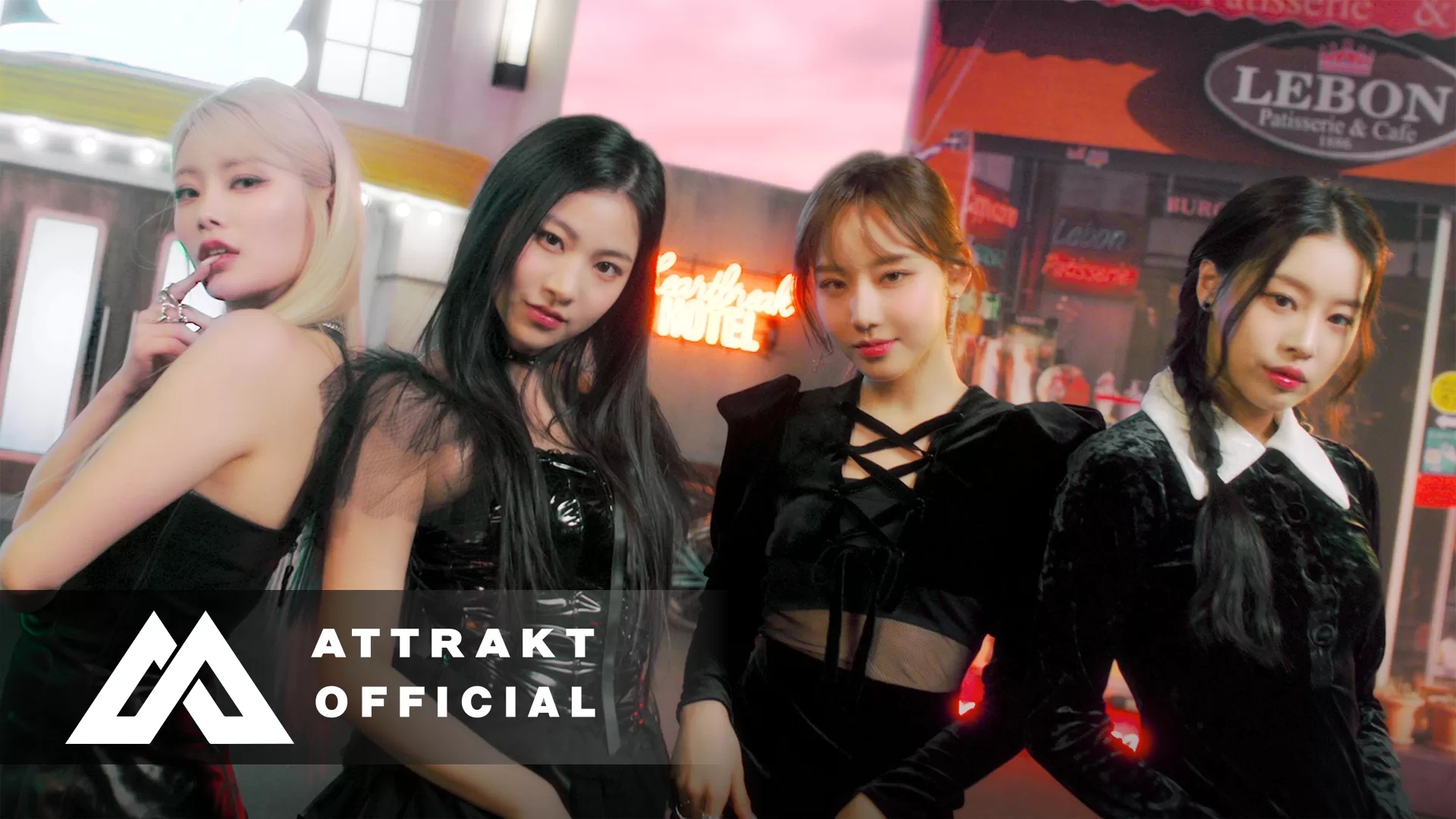 Tuntutan FIFTY FIFTY Ditolak! Pengadilan Menolak Penangguhan Kontrak Eksklusif dengan Attrakt (Foto: Twitter @we_fiftyfifty)