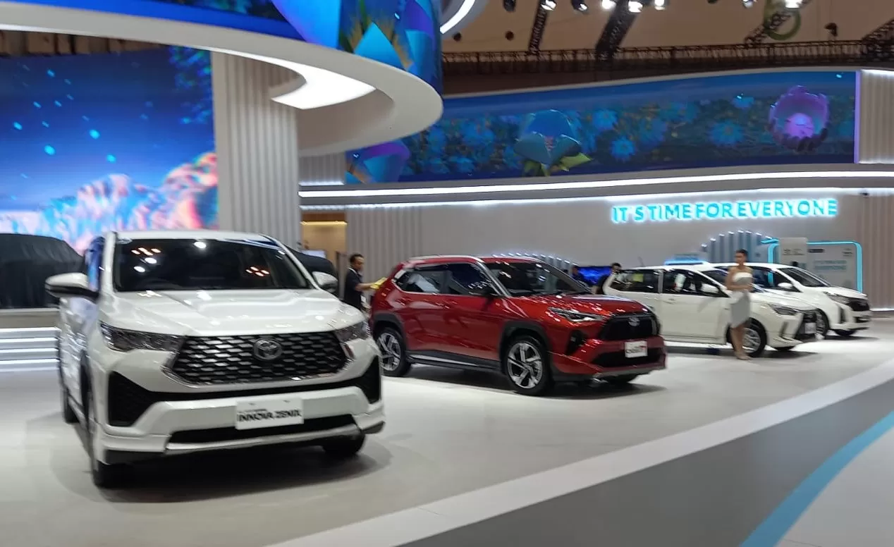 Mobil LCGC mendapatkan diskon besar di GIIAS 2023. Foto: konteks/Iqbal m