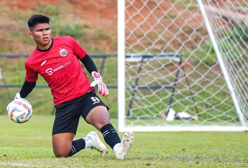 Cahya Supriadi mengaku telah memetik pelajaran berharga dalam debutnya mengawal gawang Persija Jakarta di Liga 1 2023/2024. (Foto: Persija)