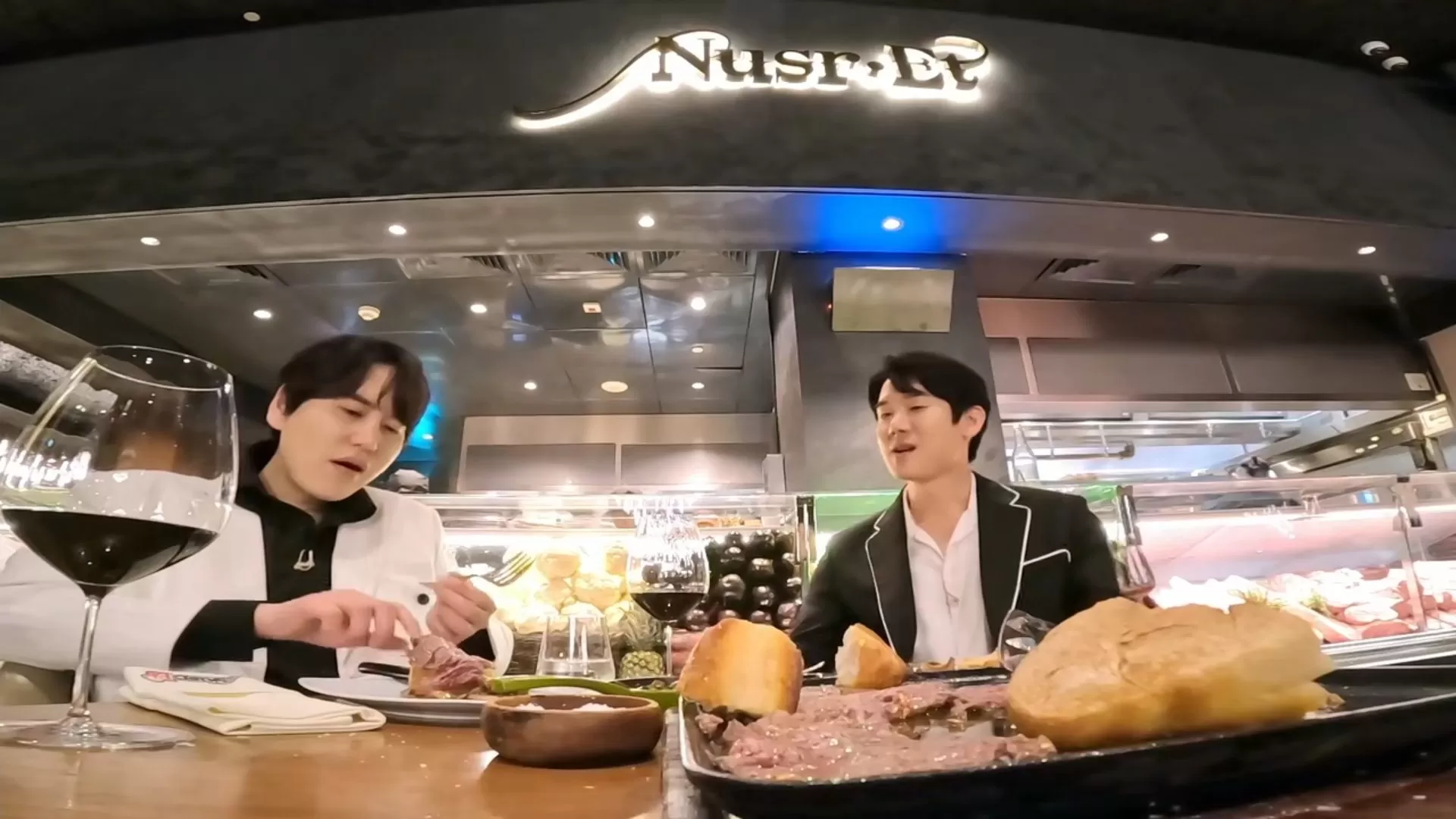 Sinopsis Bro & Marble in Dubai episode 4. (Viu)