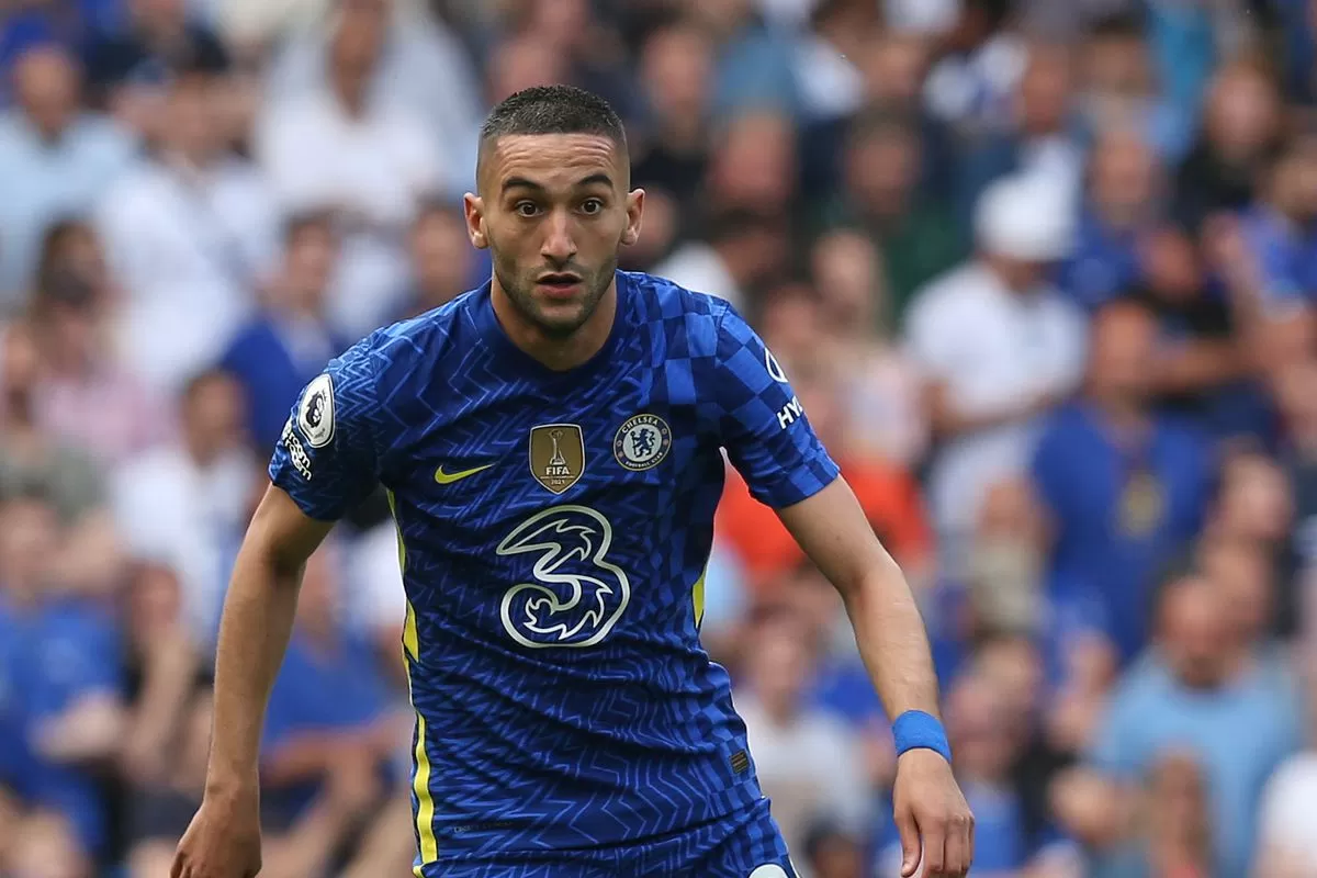 Hakim Ziyech dibuang Chelsea ke Galatasaray usai rebutan dengan PSG dan Al Nassr. (Foto: we aint got no history)