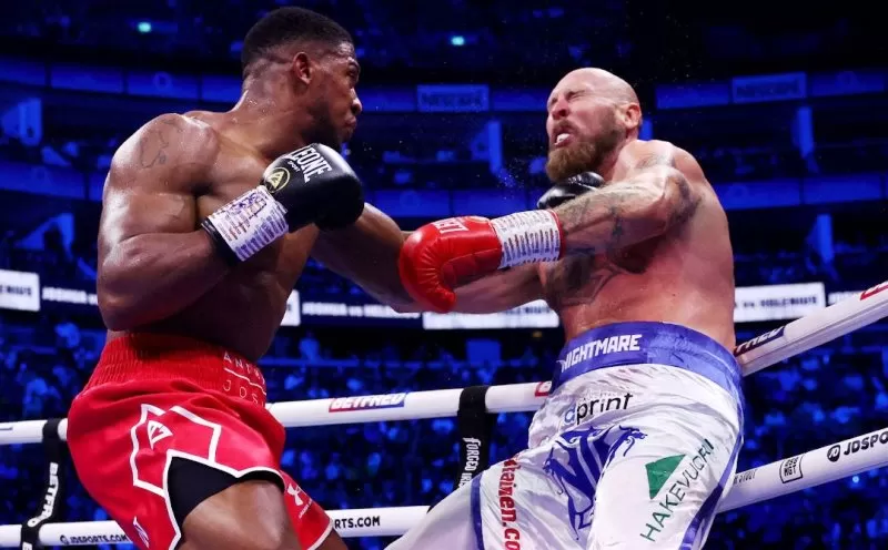 Hasil Anthony Joshua Vs Robert Helenius dalam duel 12 Agustus 2023 waktu setempat. (Foto: DAZN Boxing)
