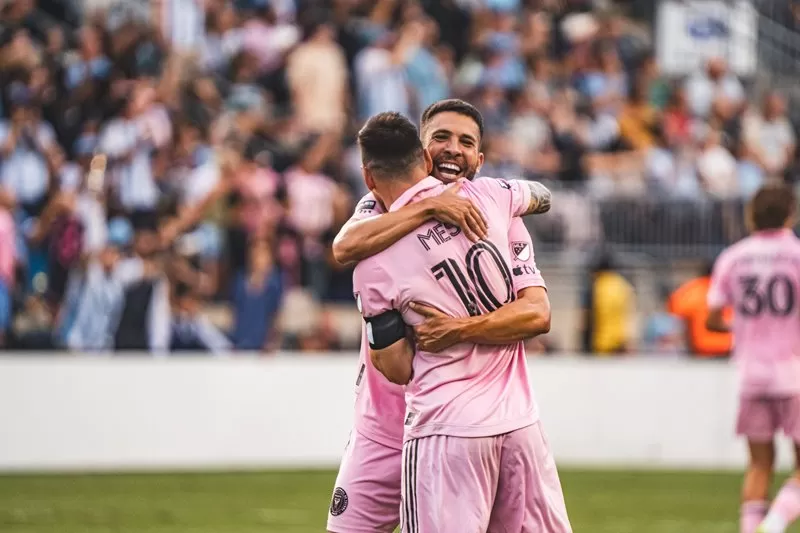 Jordi Alba merayakan gol bersama Lionel Messi dalam laga Philadelphia Union Vs Inter Miami di semifinal Piala Liga 2023. (Foto: Inter Miami)