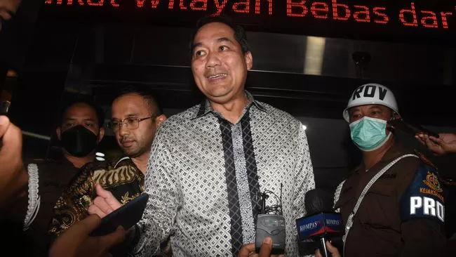 Mantan Mendag M Lutfi usai diperiksa penyidik Kejagung