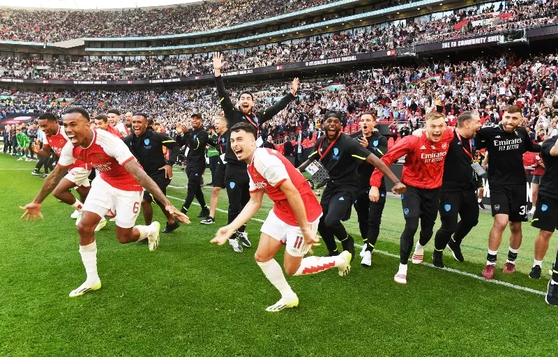 Para pemain Arsenal merayakan kemenangan adu penalti atas Manchester City di FA Community Shield 2023. (Foto: Arsenal FC)