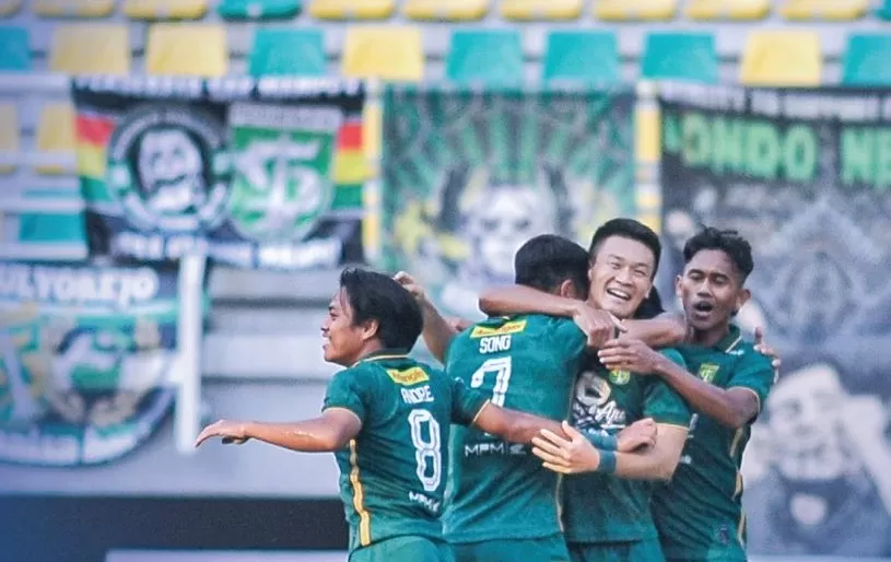 Prediksi skor Persebaya Vs PSM dalam jadwal Liga 1 2023/2024 pekan ke-9. (Foto: BRI Liga 1)