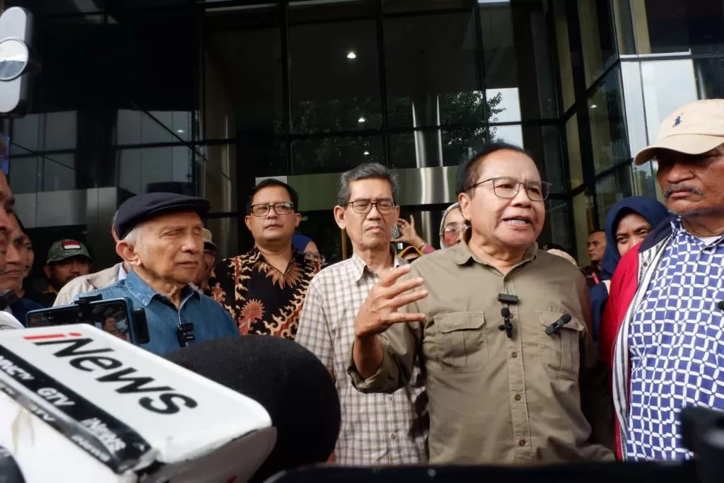 Rizal Ramli dan Amien Rais saat berada di KPK.