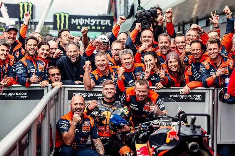Satu tim pabrikan menolak ide konsesi buat Honda dan Yamaha di MotoGP. (Foto: Red Bull KTM Factory Racing)