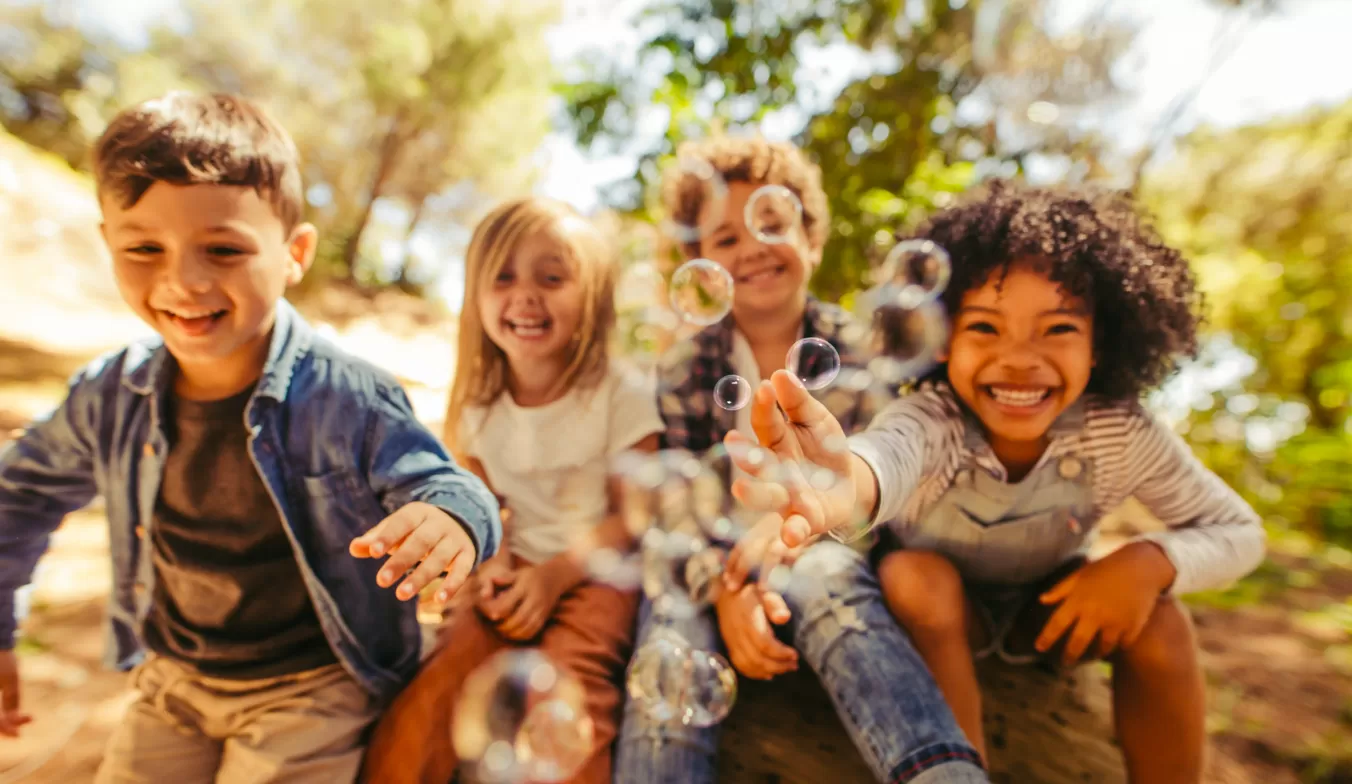 Interaksi Secara Langsung Miliki Dampak Luar Biasa, Belajar dari Gaya Hidup Denmark (Foto: Canva-Jacob Lund)